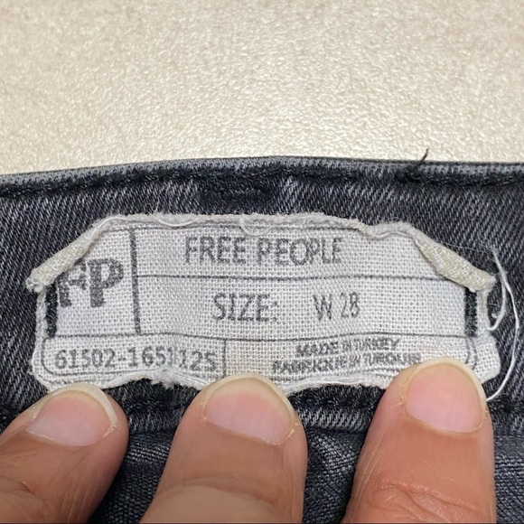 Free People Jeans Women’s Size 6/28 Black Crop skinny Jeans raw hem - Picture 7 of 11